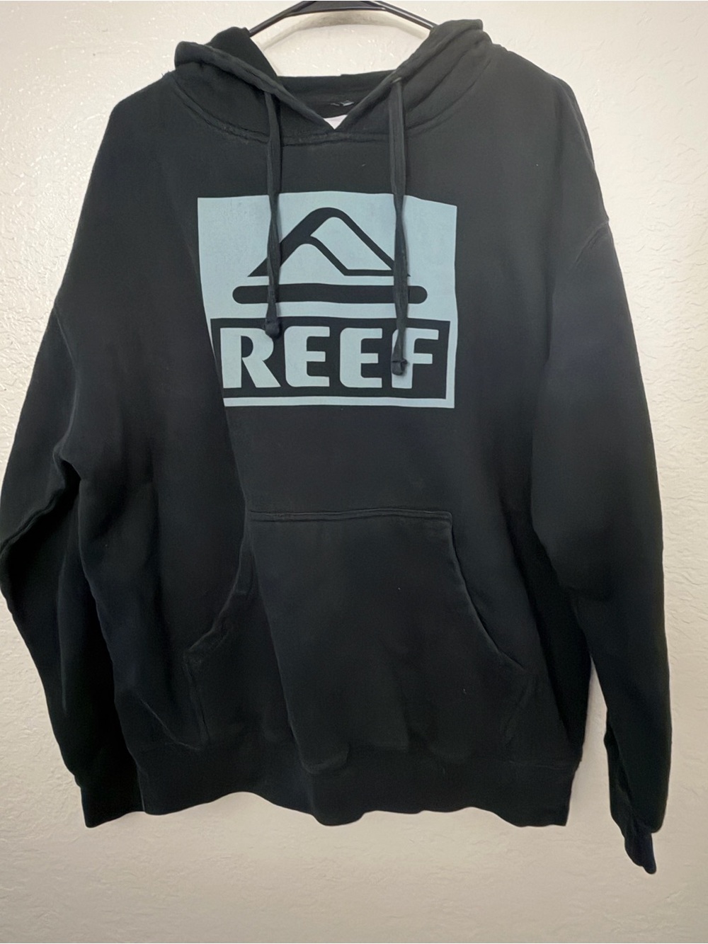 Reef Men’s Black Hoodie with Front Logo Large